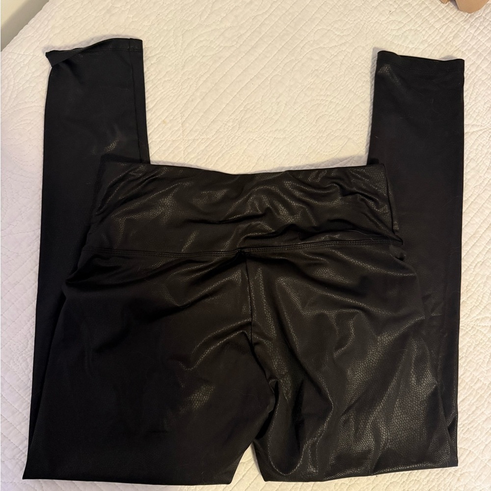 Ruby Ribbon Black Leggings - Picture 4 of 5